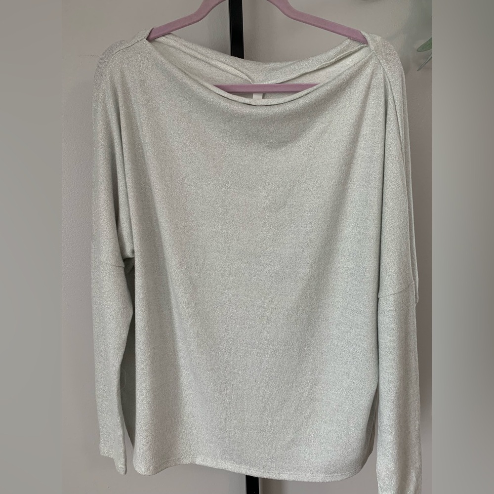 NWT Elan Silver and Gray Long Sleeve Top - Picture 4 of 16